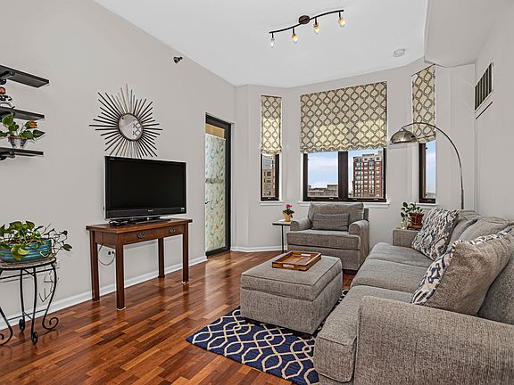 3rd image of 1464 S Michigan Ave APT 907