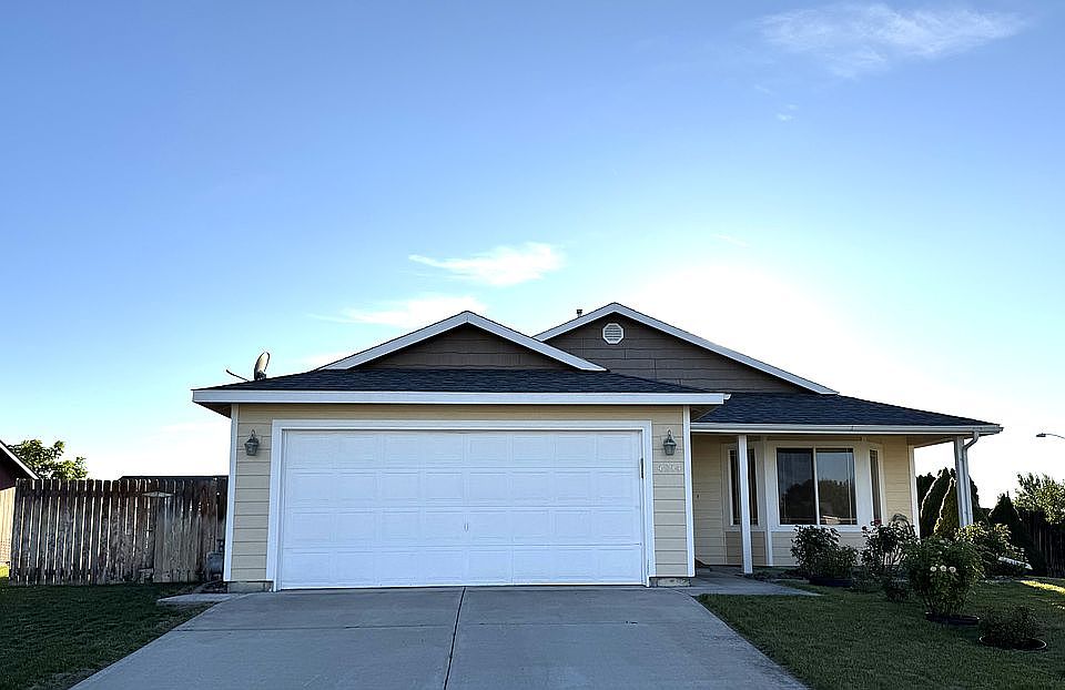 1st image of 4214 Bond Ln