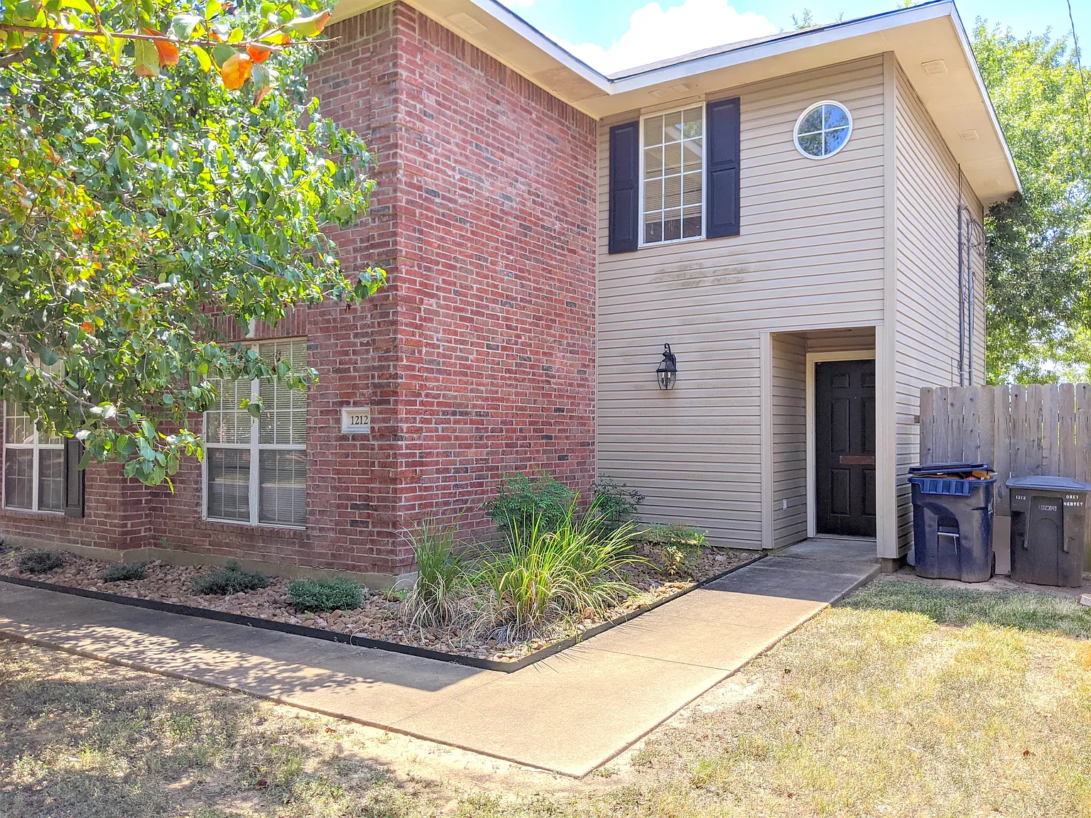 4 bed, 3.5 bath, 1465 sqft, $1,650 — Photo 1