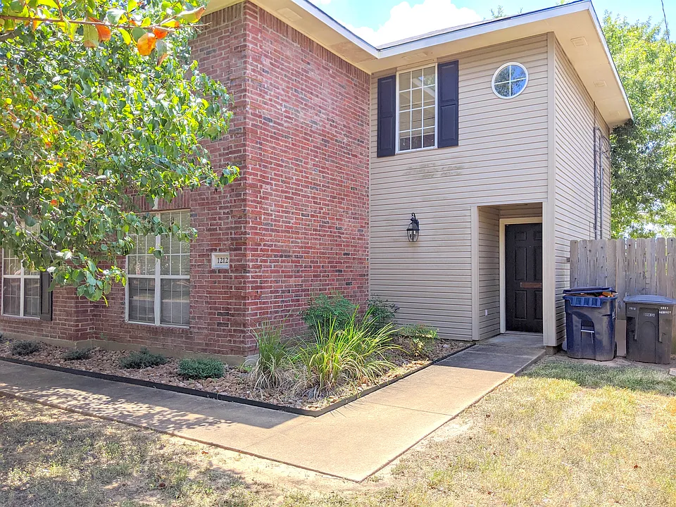 1212 Oney Hervey Dr