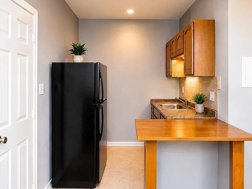 328 Park Ave #8