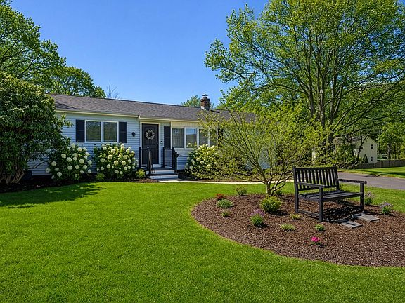 3rd image of 21 Holzman Dr