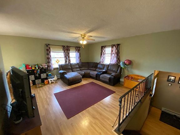 5th image of 126 4th Ave SE