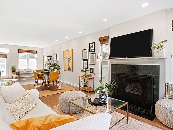 3rd image of 2851 N Wolcott Ave Unit C