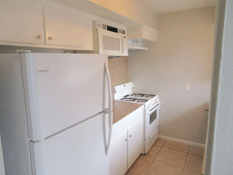 1230 Shadowdale Dr #6 — Photo 6