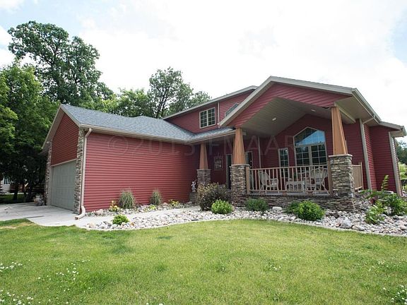 3rd image of 153 23rd Ave W