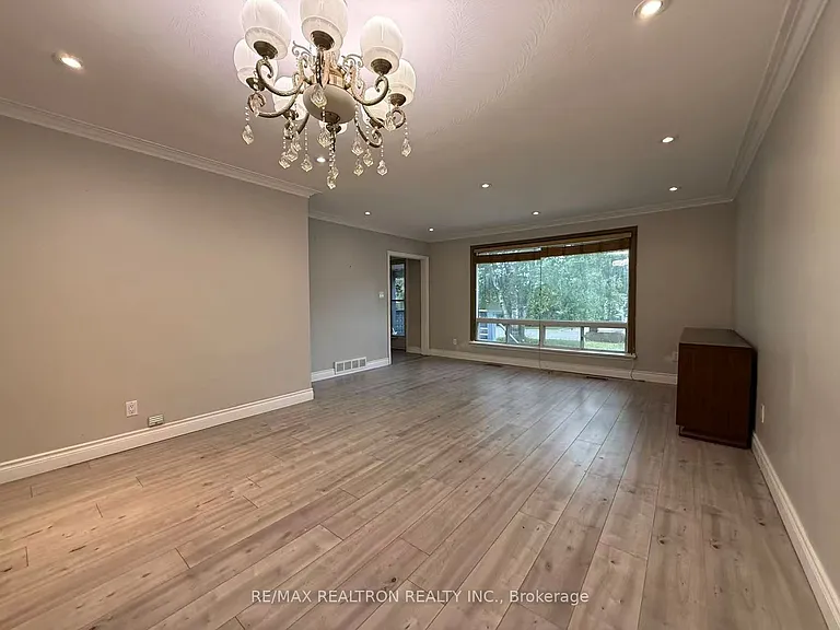 47 Beaverton Rd S — Photo 1