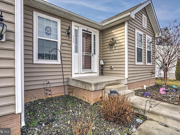 2nd image of 128 Sparkling Brook Rd