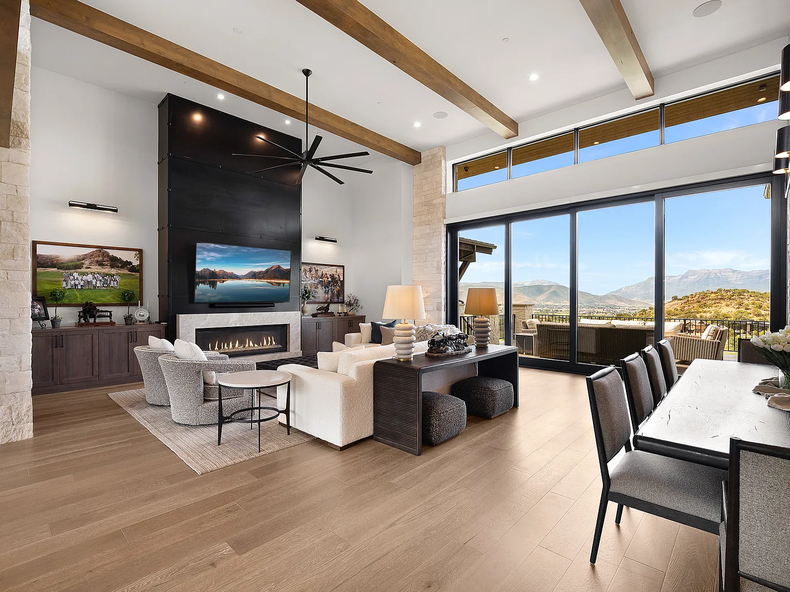 5 bed, 6.5 bath, 6200 sqft, $40,000 — Photo 2