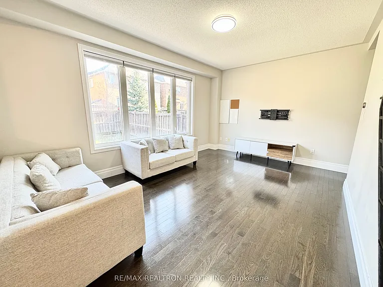 11 Stoyell Dr — Photo 6
