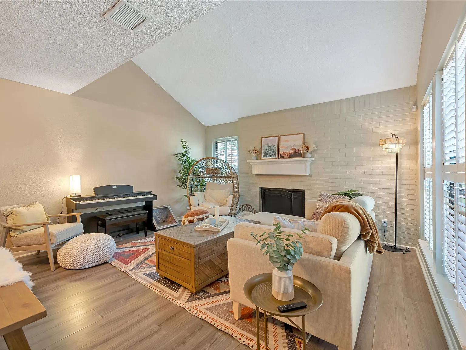3 bed, 2.5 bath, 1560 sqft, $2,650 — Photo 4