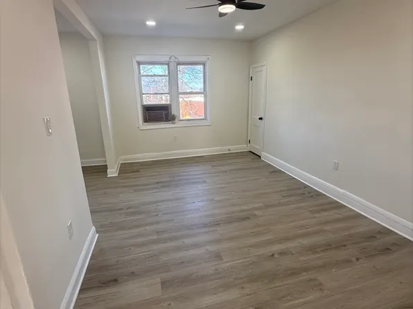 15 Washburn Ave APT 2, Brooklyn, MD 21225