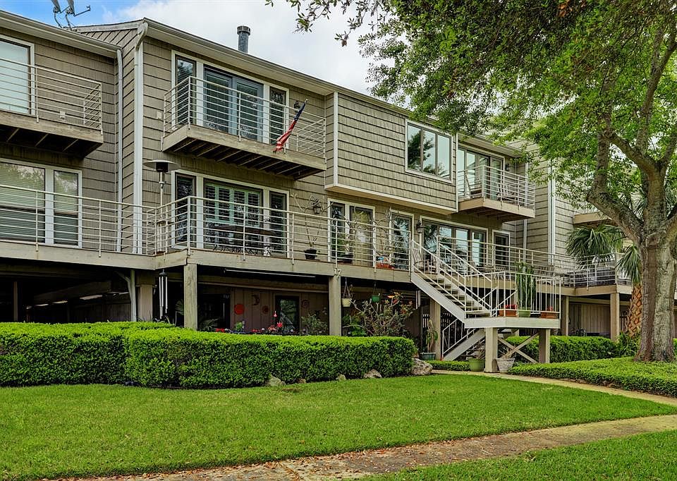 1st image of 17 Lakewood Ln #17