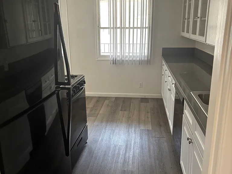 5131 Bakman Ave #8 — Photo 8