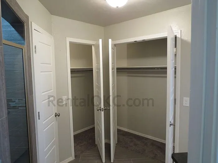 5320 N Drexel Blvd — Photo 12