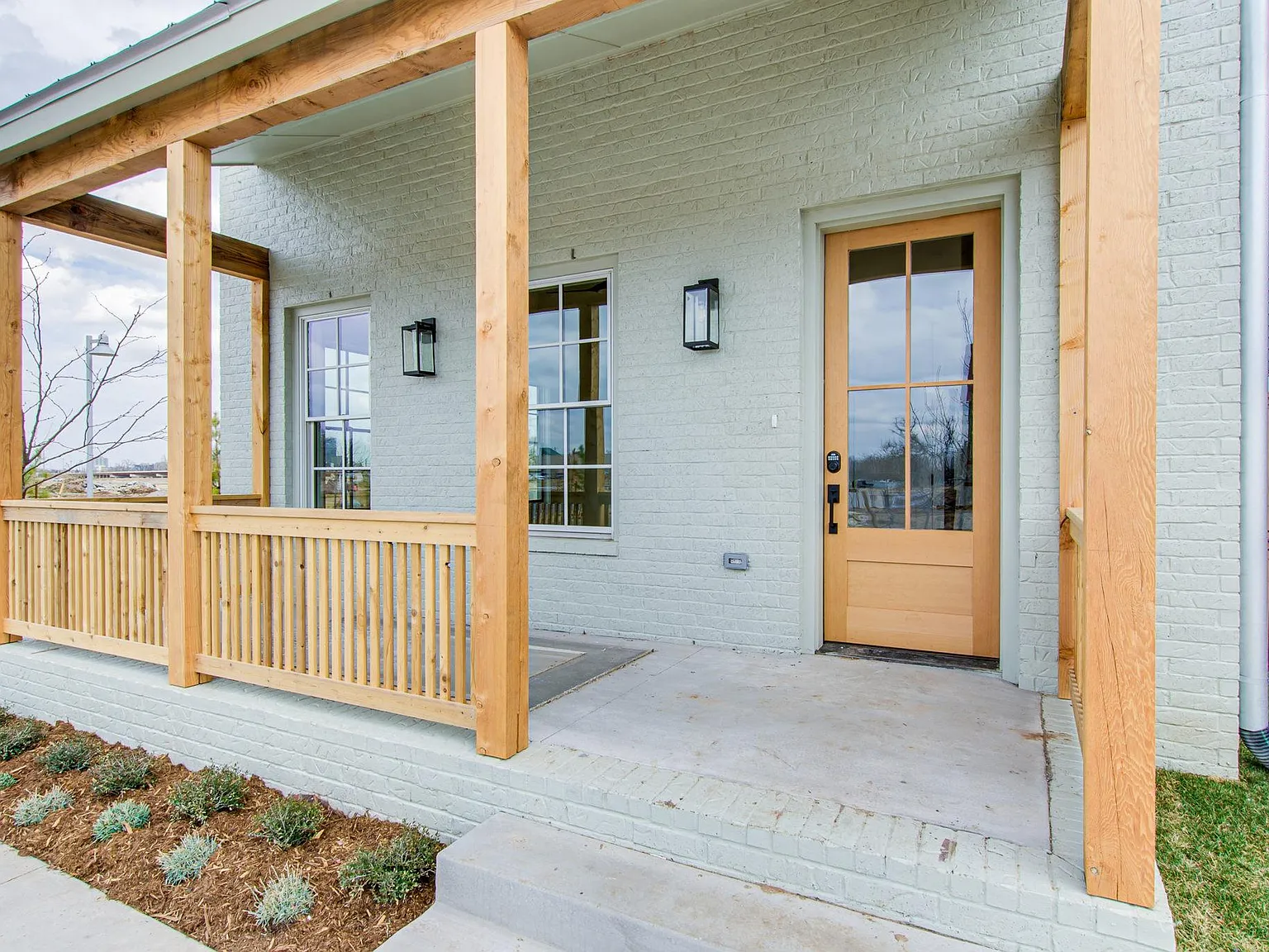 3 bed, 2.5 bath, 1851 sqft, $3,500 — Photo 3