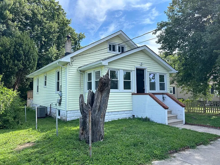 148 Charles Ave — Photo 8