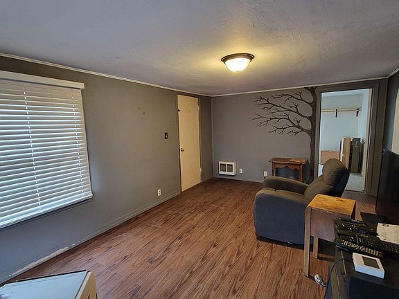 3rd image of 817 SE Willowdale Dr