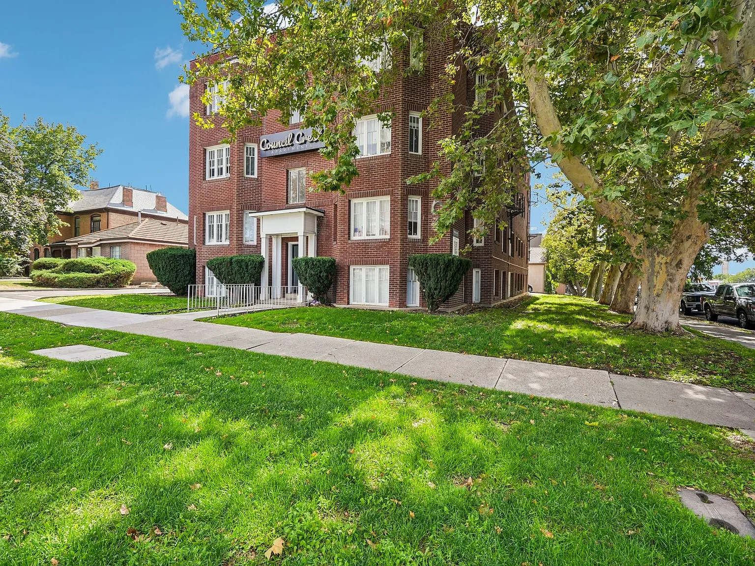 Council Crest Apartments — Photo 2