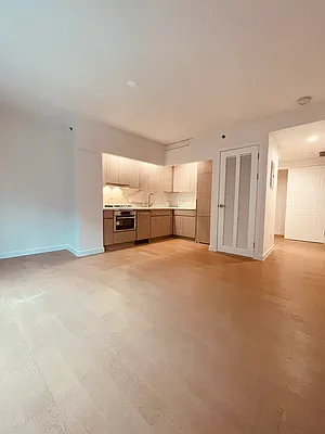 Rented by E Realty International Corp | media 40