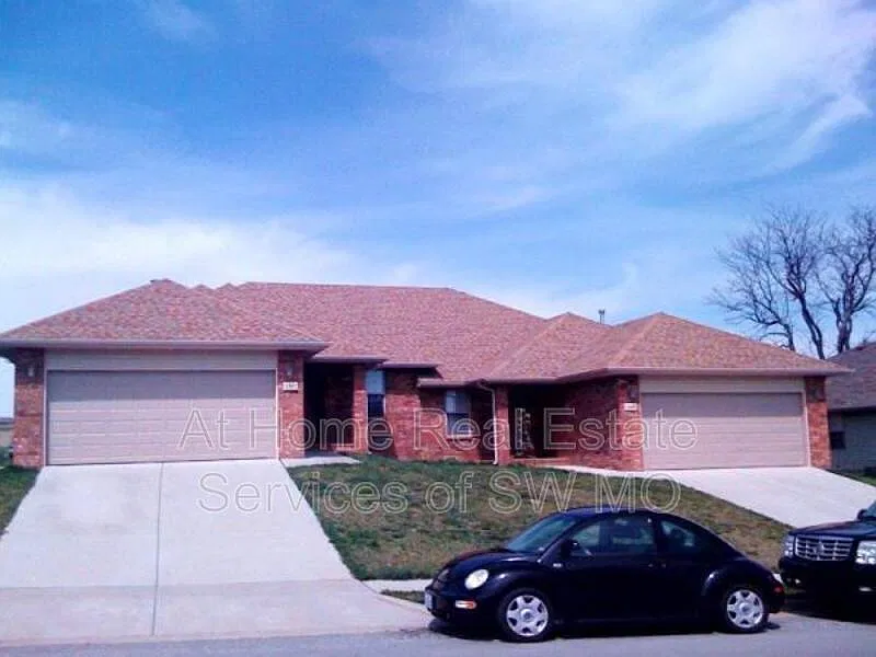 2 bed, 2.0 bath, 1200 sqft, $1,180 — Photo 1