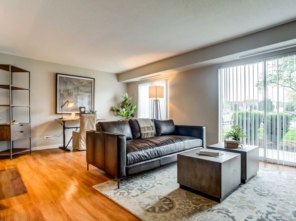 Twin Lake Towers | 200 W 60th St, Westmont, IL