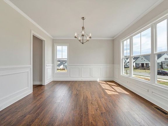 3rd image of 1711 Kyles Way