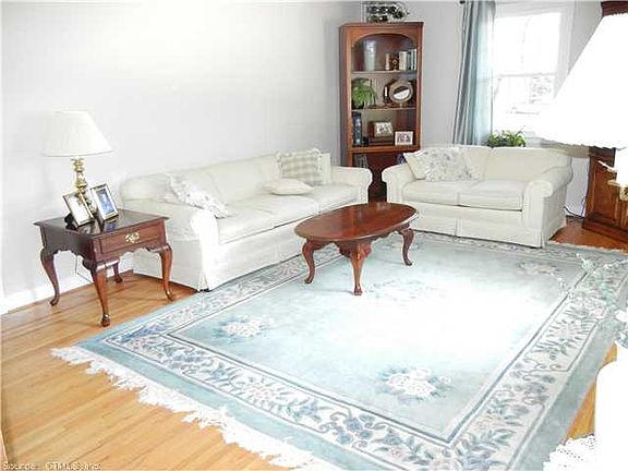 5th image of 16 Winterberry Ln