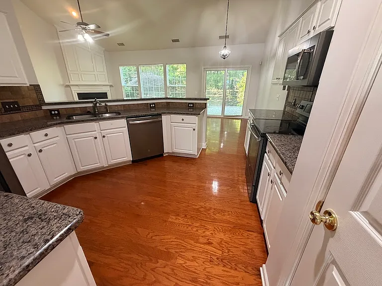 12019 Humboldt Dr — Photo 6