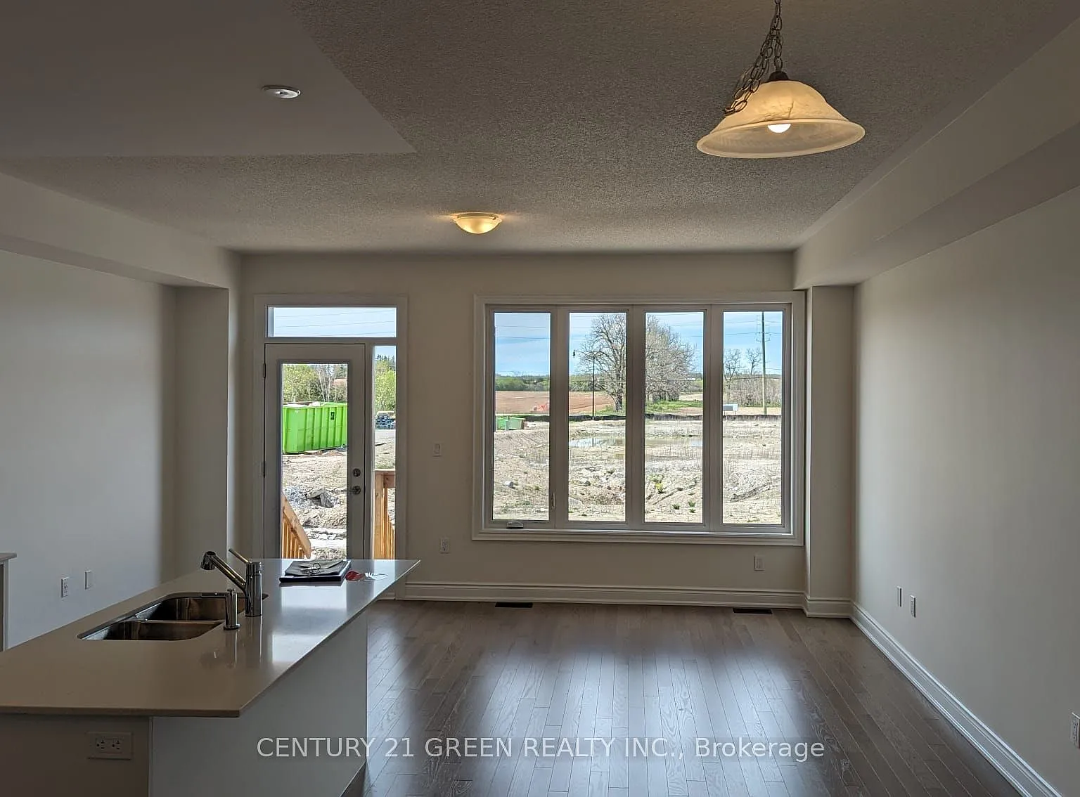 4 bed, $3,400 — Photo 2
