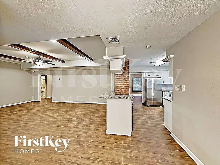 2511 Riverlawn Dr — Photo 4