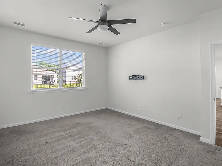 110 Cole St — Photo 32
