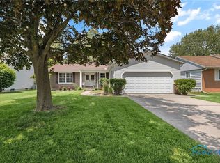 864 Maple Ln, Waterville, OH 43566