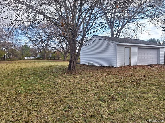 4th image of 2274 N Carolina St