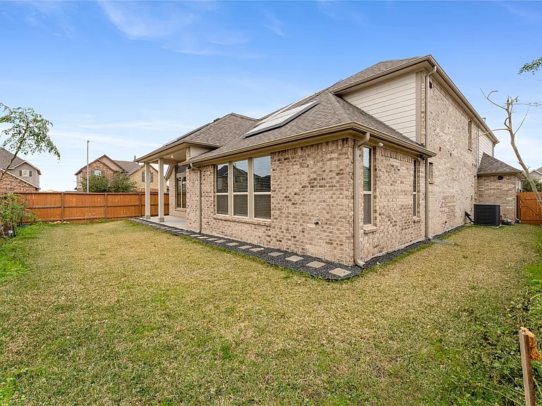 7623 Water Glen Ln — Photo 47