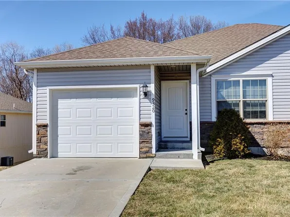 9320 N Robinhood Ave, Kansas City, MO 64154