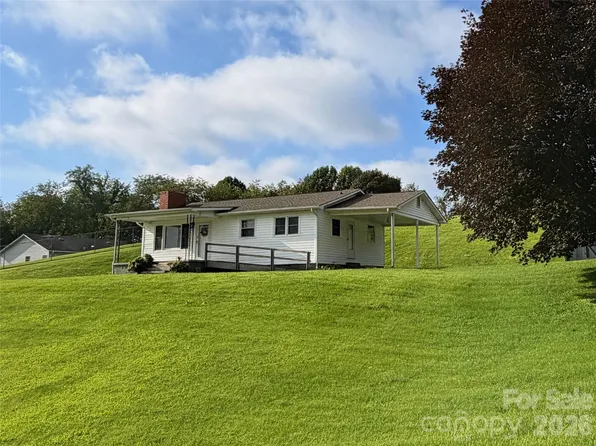 175 Hampshire Dr, Waynesville, NC 28786