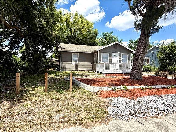 5th image of 139 AVENUE G SE