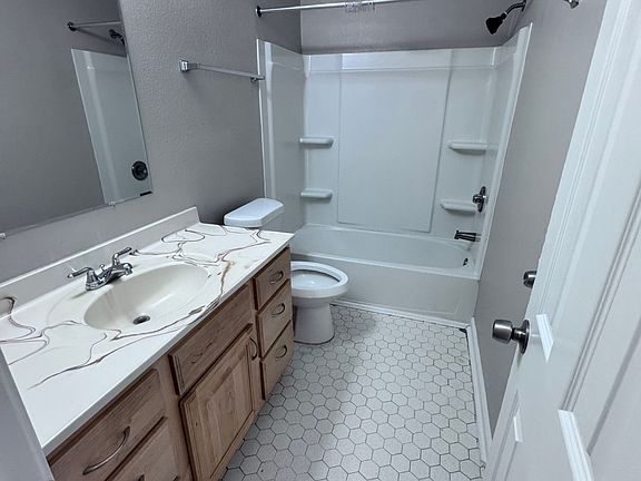 5th image of 3010 Pakenham Dr
