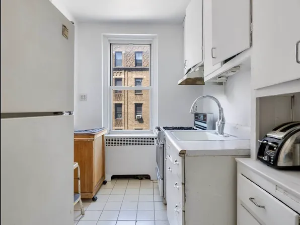 72-15 37th Avenue image 7 of 9