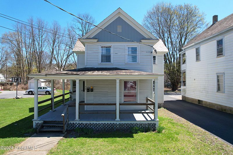 4th image of 430 Lower Main Street