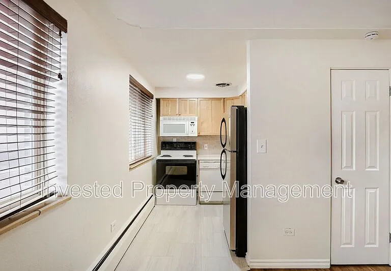 656 N Logan St #8 — Photo 4