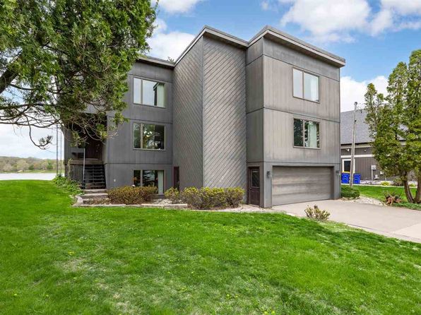 3796 Cottage Reserve Rd NE, Solon, IA 52333
