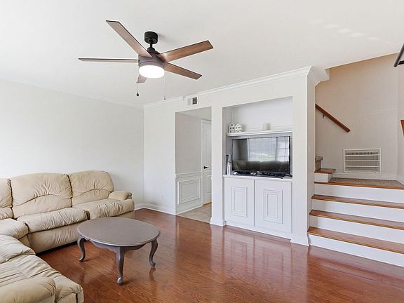 4th image of 209 Regency Point Path