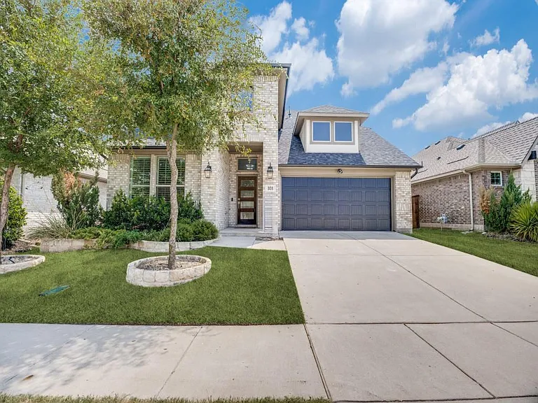 808 Mathew Dr — Photo 1