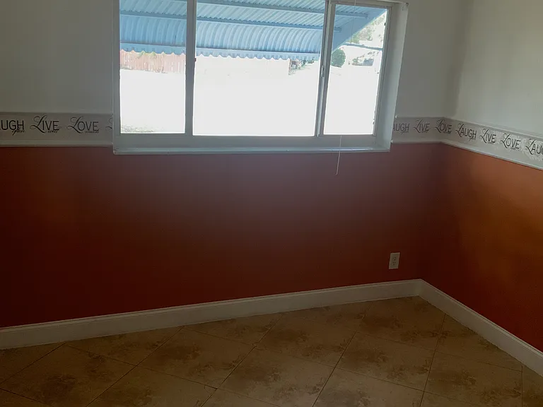4220 NE 3rd Ave — Photo 1