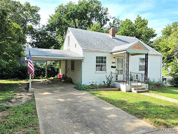 2nd image of 200 E 1st St