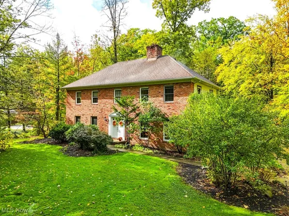 16620 Mohican Trl, Chagrin Falls, OH 44023