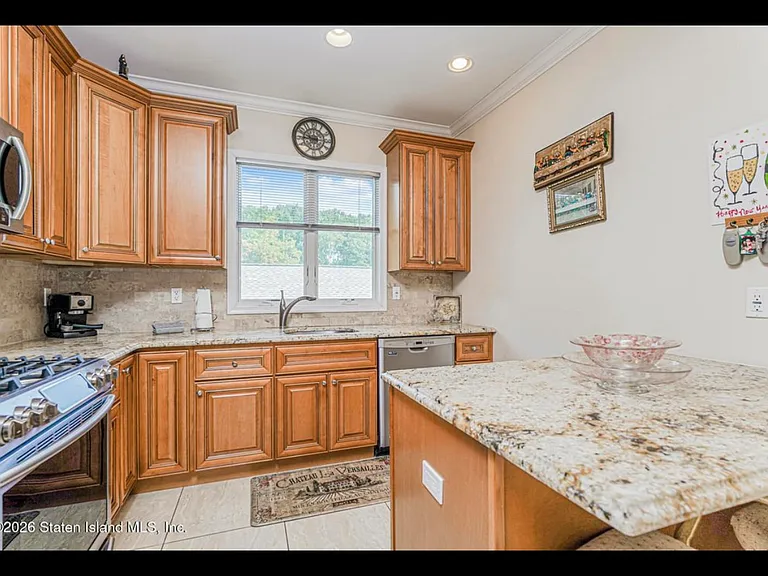 16 Allen Pl #1 — Photo 3