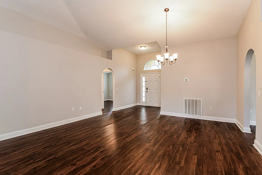 3 bed, 2.0 bath, 1654 sqft, $1,920 — Photo 4